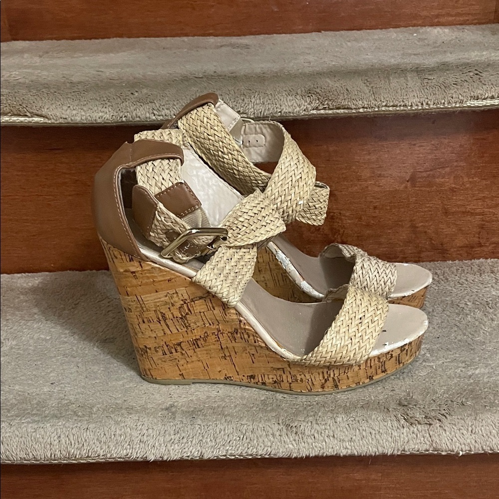 Steve Madden Tan Cream Wedge Sandals Size 9.5